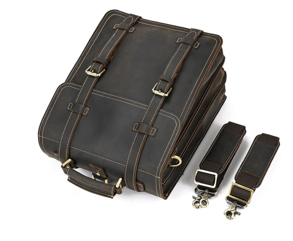 Stylish leather rucksack from Smokies with adjustable straps, showcasing a durable design and versatile use.