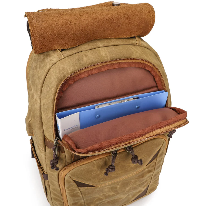 Vintage Camera Backpack Sierra Nevada with a stylish interior and pockets for storage and organization.